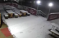 Сняг покри хижа „Алеко“ и Пампорово