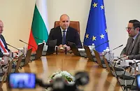 Замразяват цените на тока и парното