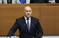 Румен Радев към Сабрутев: Битката с вашата глупост е трудна