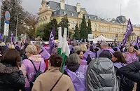 Протест на КНСБ блокира центъра на София