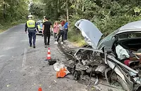 Огнеборци рязаха смачкано „Рено“ след челен сблъсък край Николово