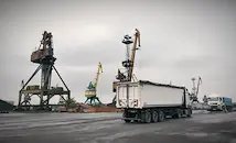 „Пристанищен комплекс - Русе“ блокира платени кранове за над 100 000 евро