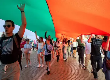 Община Русе изпрати 80-метрово знаме за посрещането на цар Самуил в София