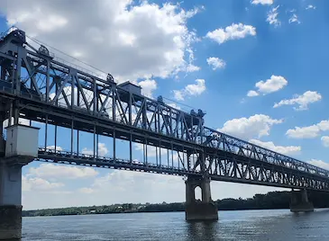 Ограничават движението на Дунав мост