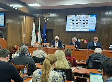 Пенчо Милков търси правен изход от казуса с плувния комплекс