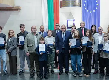 Вътрешният министър отличи трима ученици от Русе за проявена доблест