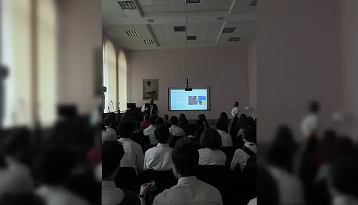 Лекции за опасни вещества проведоха химици в Английската гимназия