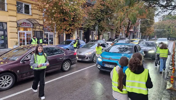 Ученици провеждат акция за пътна безопасност в Русе