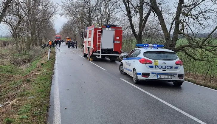 Спасителна акция на пожарникари край Борово след катастрофа
