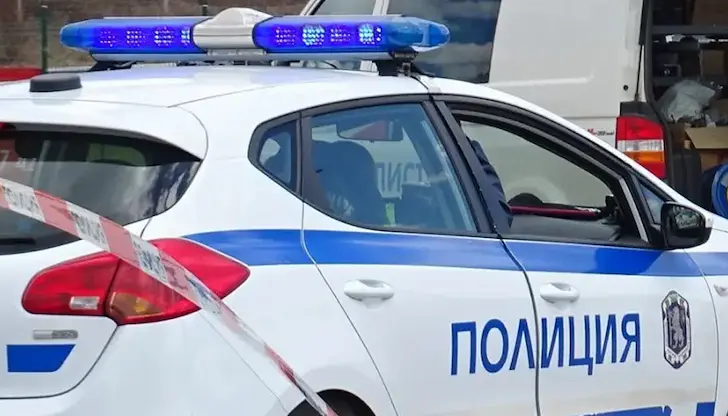 Съседи подали сигнал за наводнение, униформените намерили пистолети и револвер Съседи подали сигнал за наводнение, униформените намерили пистолети и револвер