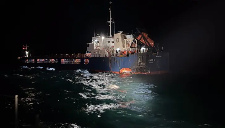 Граничният кораб „Бургас“ спаси бедстващите моряци от „Челси – 3“