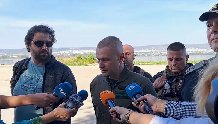 Военните не откриха останки от боеприпаса на борда