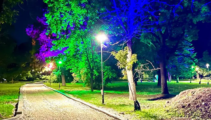 Велоалеите в Парка на младежта в Русе с ново осветление