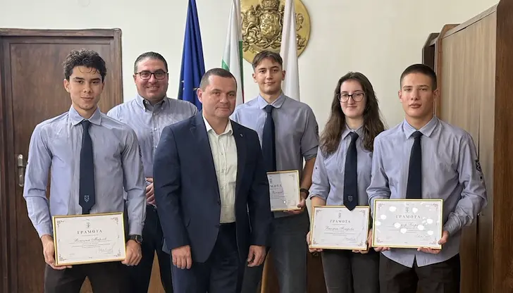 Четирима гимназисти от Русе спечелиха международно състезание по дигитализация