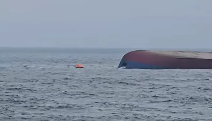 Един моряк загина, а трима се издирват