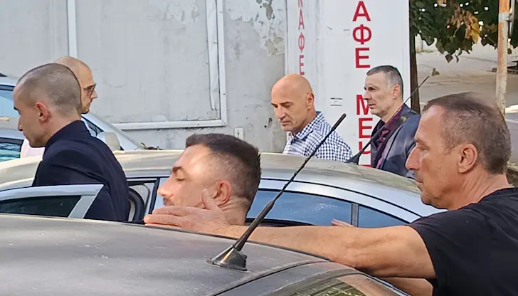 Икономическа полиция проверява служители на синята зона Икономическа полиция проверява служители на синята зона