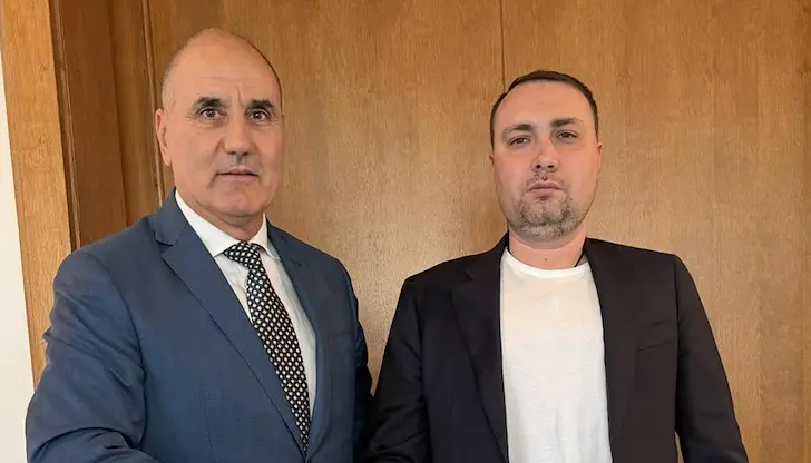 Костадин Костадинов видя политическо лицемерие в съвпадението с Консултативния съвет за национална сигурност