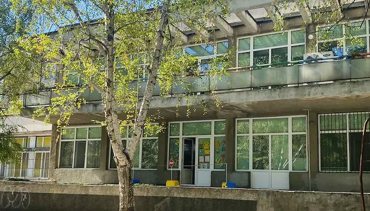 Работник е обгазен при гасене на пламнал бойлер в ДГ "Детелина" Работник е обгазен при гасене на пламнал бойлер в ДГ "Детелина"