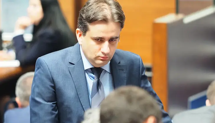 Партията му предлага „Черноморски щит" и алгоритми срещу фалшивите инвалидни пенсии Партията му предлага „Черноморски щит" и алгоритми срещу фалшивите инвалидни пенсии