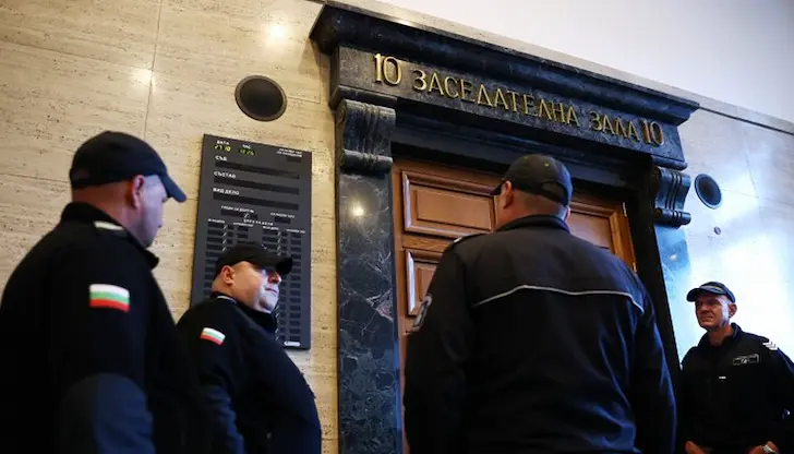 Барутни частици по ръцете на задържания съвпадат с намерения пистолет Барутни частици по ръцете на задържания съвпадат с намерения пистолет