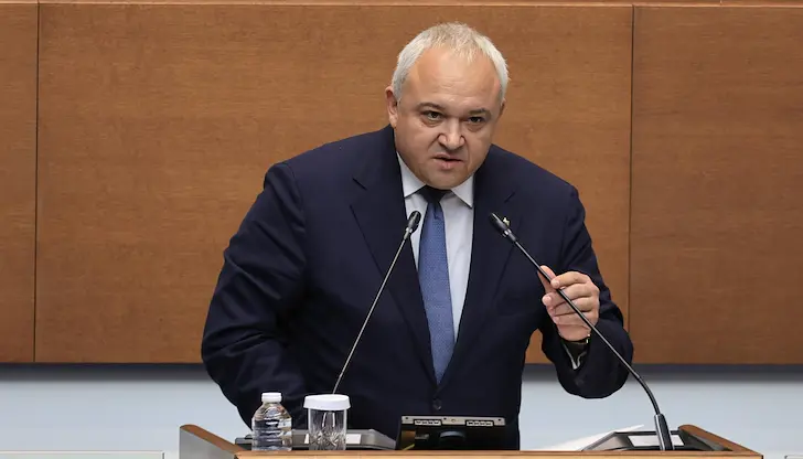 След изслушването на министъра в парламента самолетът спешно е продаден