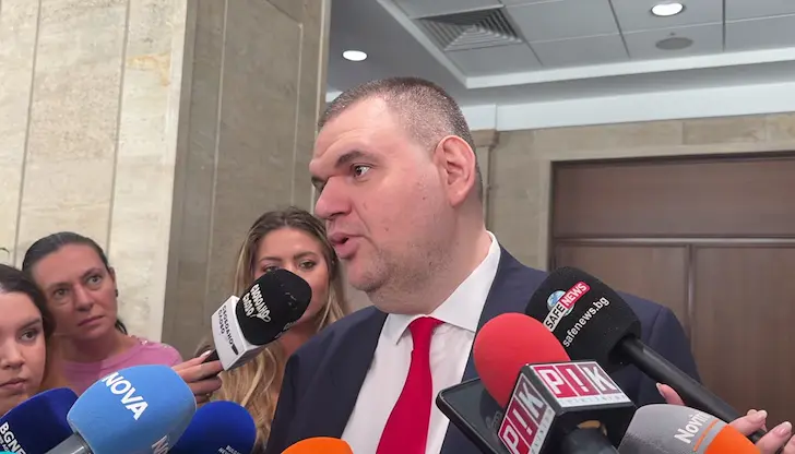 Лидерът на ДПС отговори иронично на вътрешния министър в парламента