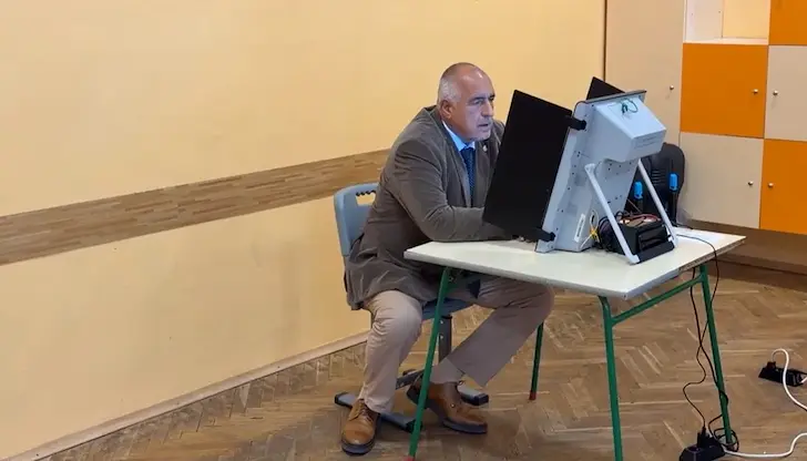 Лидерът на ГЕРБ гласува в Банкя Лидерът на ГЕРБ гласува в Банкя