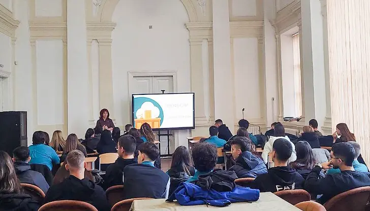 Антоанета Атанасова представи кариерата на магистратите на ученици