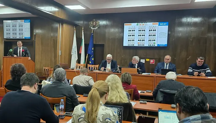 Кметът на Русе Пенчо Милков предприема правен анализ за плувния комплекс