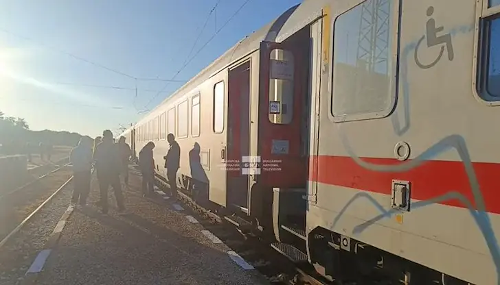 Отцепиха района заради авария на товарна цистерна Отцепиха района заради авария на товарна цистерна
