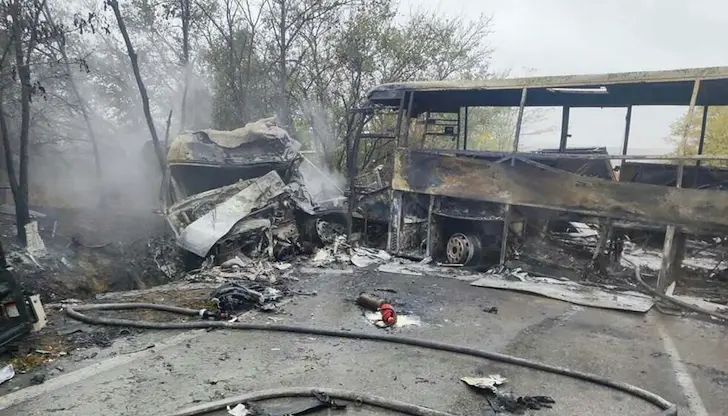 Настаниха в Полски Тръмбеш спасените от горящия автобус пътници Настаниха в Полски Тръмбеш спасените от горящия автобус пътници