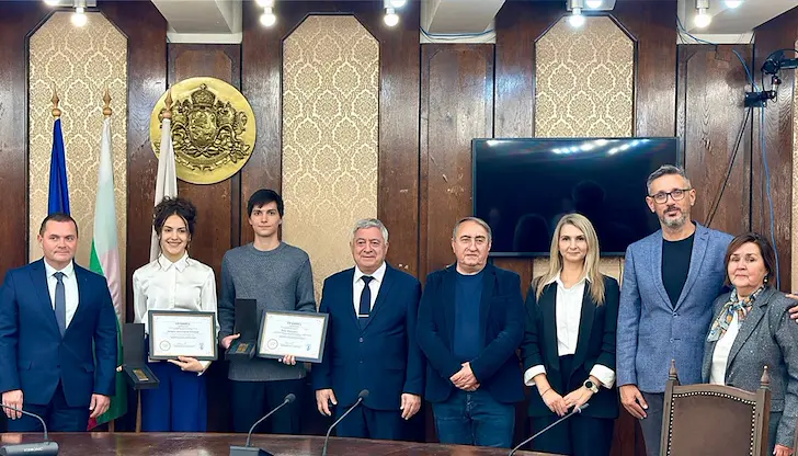 Трима младежи от Русе спечелиха наградата „Русе - 21. век“