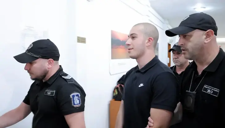 Съдът в Бургас решава за свободата на подсъдимия за катастрофата с АТВ в Слънчев бряг Съдът в Бургас решава за свободата на подсъдимия за катастрофата с АТВ в Слънчев бряг
