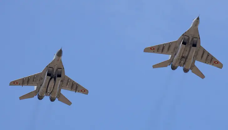 Ниско прелитащи военни машини разтревожиха жителите на Бургас и Несебър Ниско прелитащи военни машини разтревожиха жителите на Бургас и Несебър
