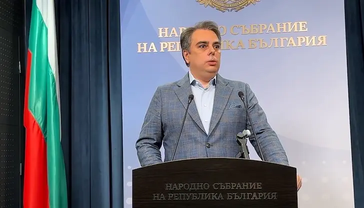 Асен Василев и Ивайло Мирчев критикуват мълчанието на президентството Асен Василев и Ивайло Мирчев критикуват мълчанието на президентството