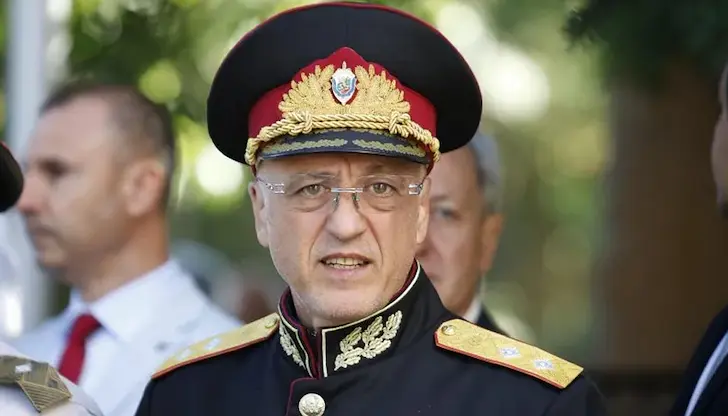 Отстраняват охранители заради повалената на земята Соня Колтуклиева Отстраняват охранители заради повалената на земята Соня Колтуклиева