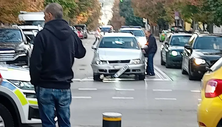 Таксист пострада при катастрофа в централната част на Русе