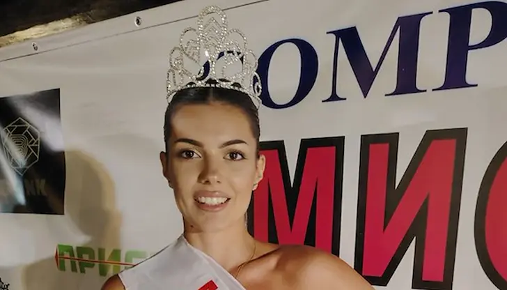 Гергана Иванова отказва да върне короната на "Мис Русе"