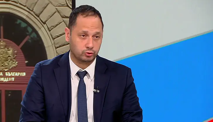 Депутатът подозира договорка между кандидата за президент и Делян Пеевски преди балотажа