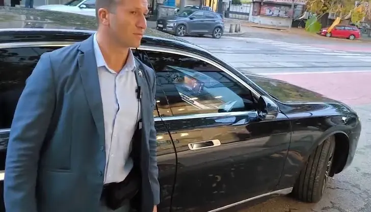Службата призова за неприкосновеност след инцидента пред партийна централа Службата призова за неприкосновеност след инцидента пред партийна централа