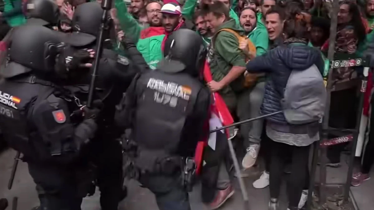 Сблъсъци между полиция и учители по време на протест в Мадрид