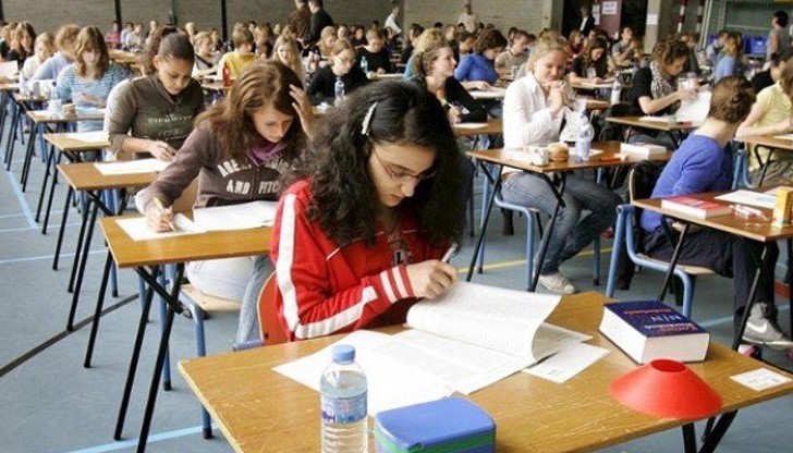 Русенските ученици в дъното на национална класация по успех