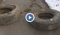 Стена от автомобилни гуми се срути в Долапите