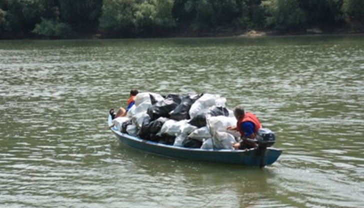170 чувала отпадъци събраха доброволците, включили се в акцията по почистване на островите Батин и Люляка