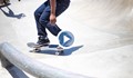 Уникални кадри на младеж, който кара скейтборда си със 112 км/час по магистрала