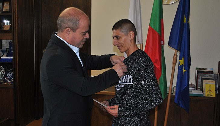 Кметът връчи на Севда Асенова парична премия и златна значка на Русе