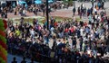 Великденско хоро се извива на площада в Русе