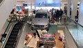 Автомобил се вряза в търговски център в Хамбург