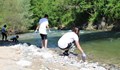 Деца зарибиха река Бели Вит с балканска пъстърва