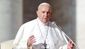 Папа Франциск: Оставете телефоните, когато се храните